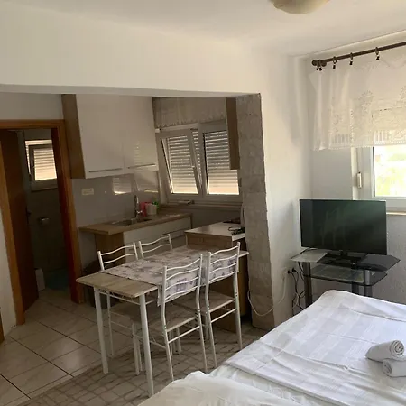Kutlesa Apartment